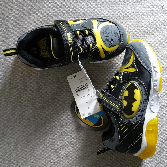 NWT kids Batman shoes. Light up. Sz 10 - Picture 2 of 2